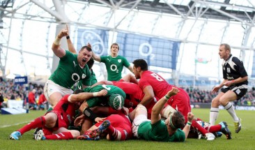Cian Healy celebrates as Chris Henry scores a try 8/2/2014